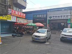 中坝农贸市场旁200平门面房东直租